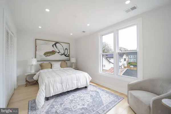 $4,800 | 3309 22nd Street Northeast, Washington, DC 20018