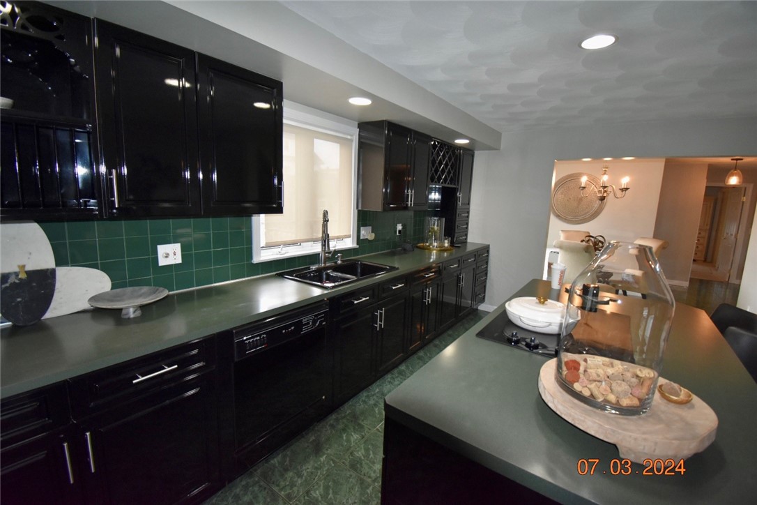 236 Vine Street Pawtucket, RI 02861 - Photo 5 of 32