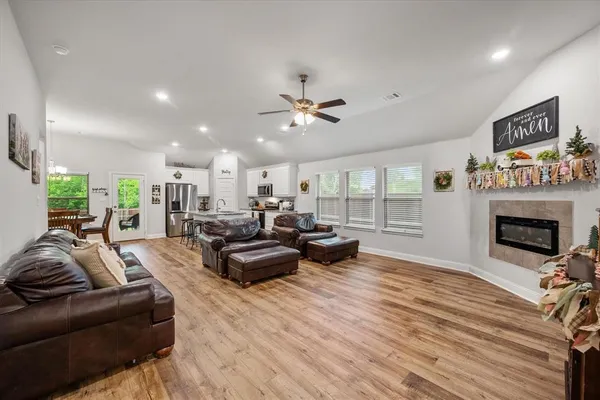 $325,000 | 103 Randal Row, Corsicana, TX 75110