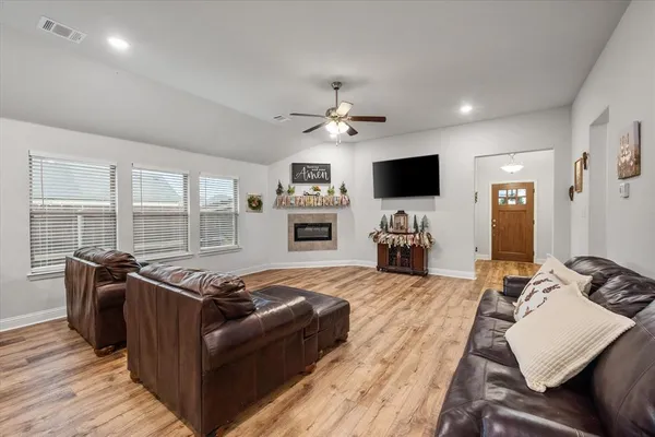 $325,000 | 103 Randal Row, Corsicana, TX 75110