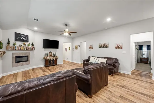 $325,000 | 103 Randal Row, Corsicana, TX 75110