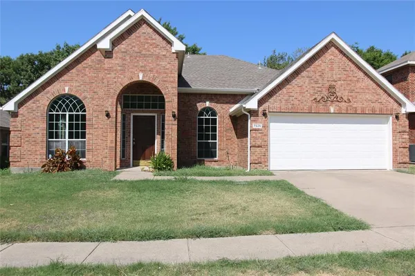 $2,300 | 7525 Parkgate Drive, Fort Worth, TX 76137