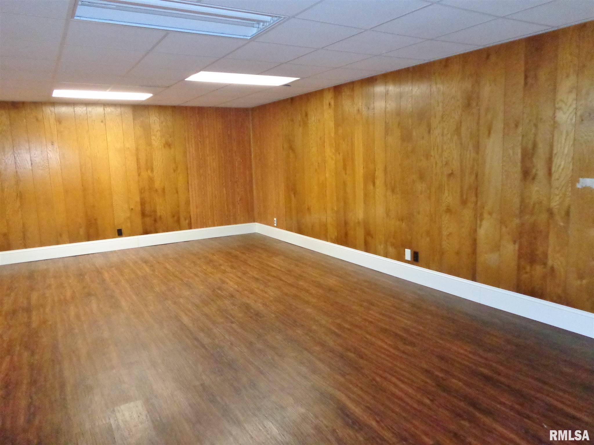 6502 North Camelot Road Peoria, IL 61615 - Photo 45 of 49 Gallery Image 45