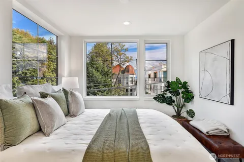 $989,900 | 1301 East 31st Avenue South, Seattle, WA 98144