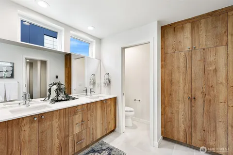 $989,900 | 1301 East 31st Avenue South, Seattle, WA 98144