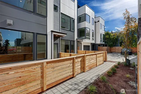 $989,900 | 1301 East 31st Avenue South, Seattle, WA 98144