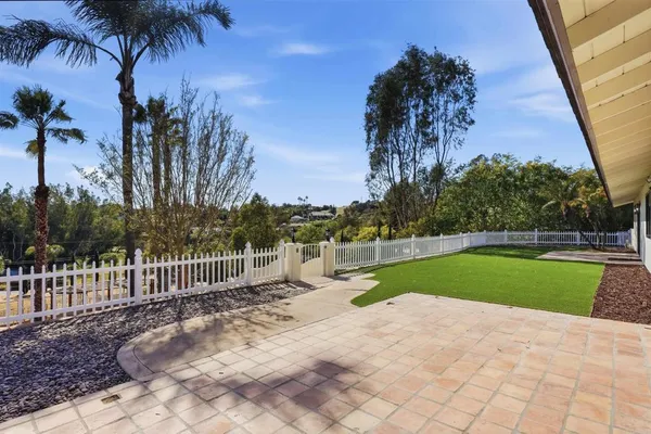 $1,200,000 | 358 Spanish Spur, Fallbrook, CA 92028