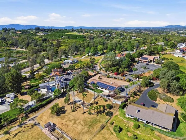 $1,200,000 | 358 Spanish Spur, Fallbrook, CA 92028