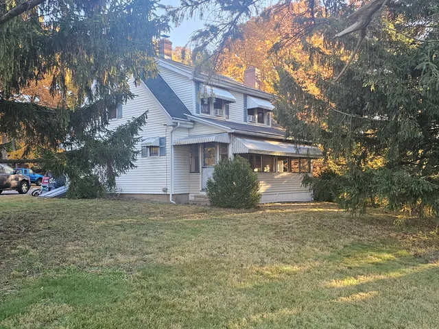 a view of a house with a yard