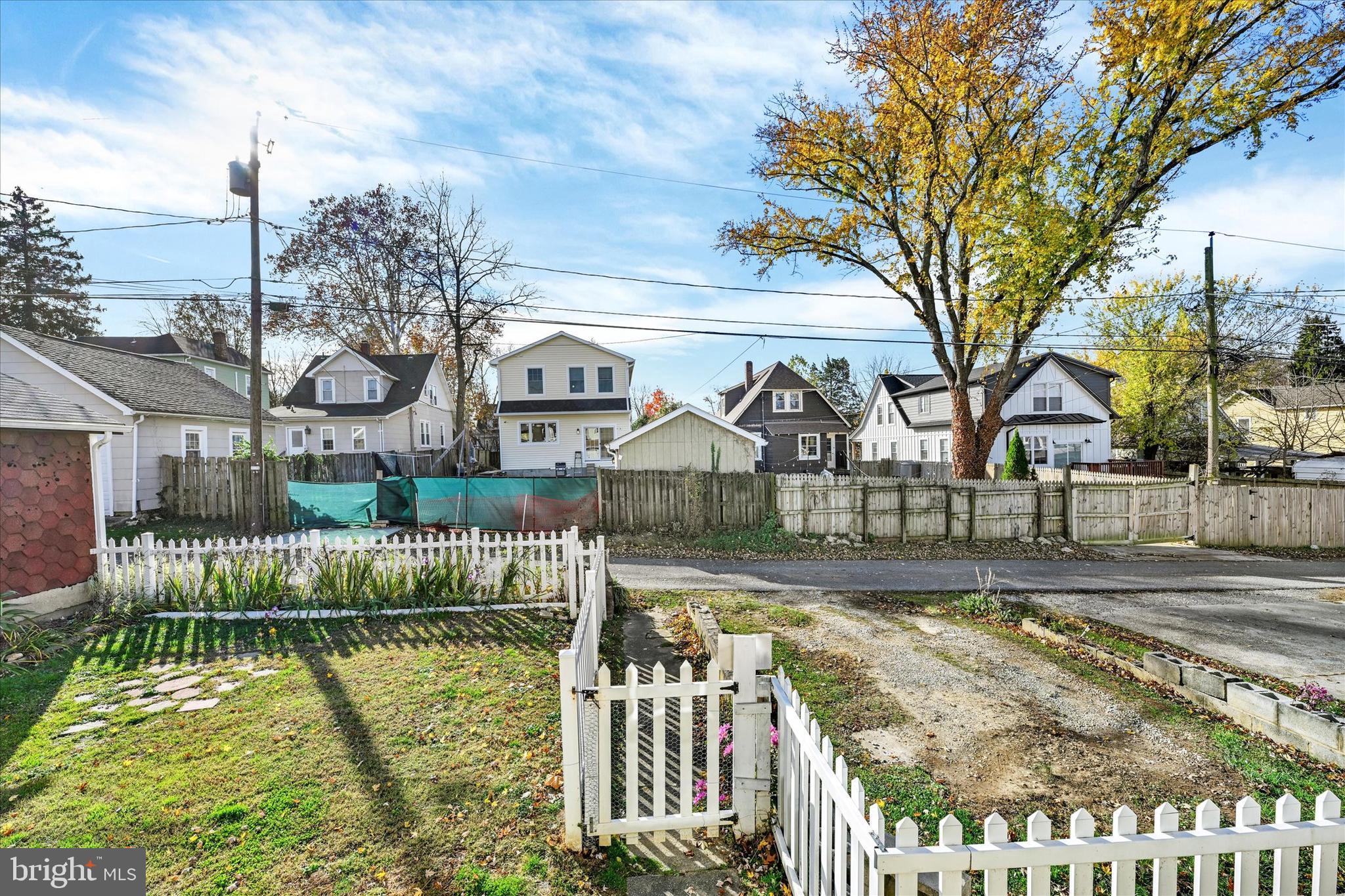 1203 Fairfield Avenue Baltimore, MD 21209 - Photo 28 of 32 a balcony with view of lake
