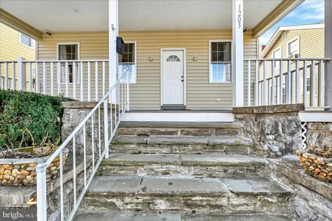 a view of entryway with wooden floor and fence