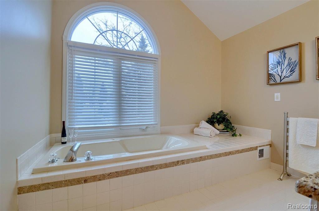 3624 Nesting Ridge Drive Rochester Hills, MI 48309 - Photo 32 of 57