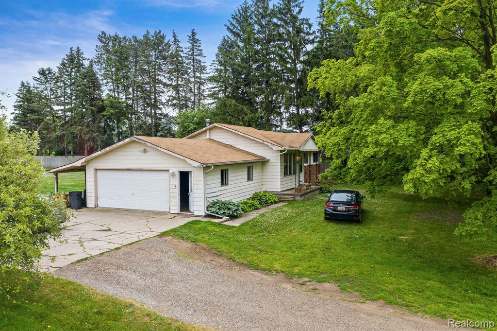 7249 Gale Road Grand Blanc, MI 48439 - Photo 2 of 34