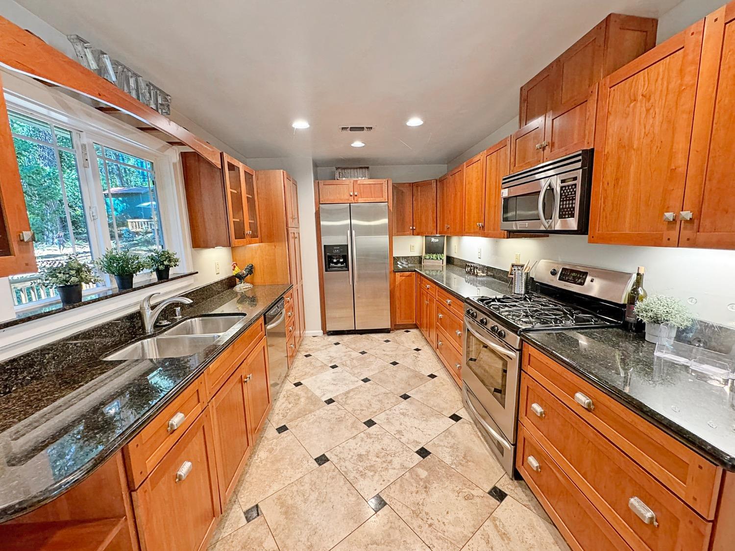 10624 Silver Way Grass Valley, CA 95945 - Photo 3 of 20