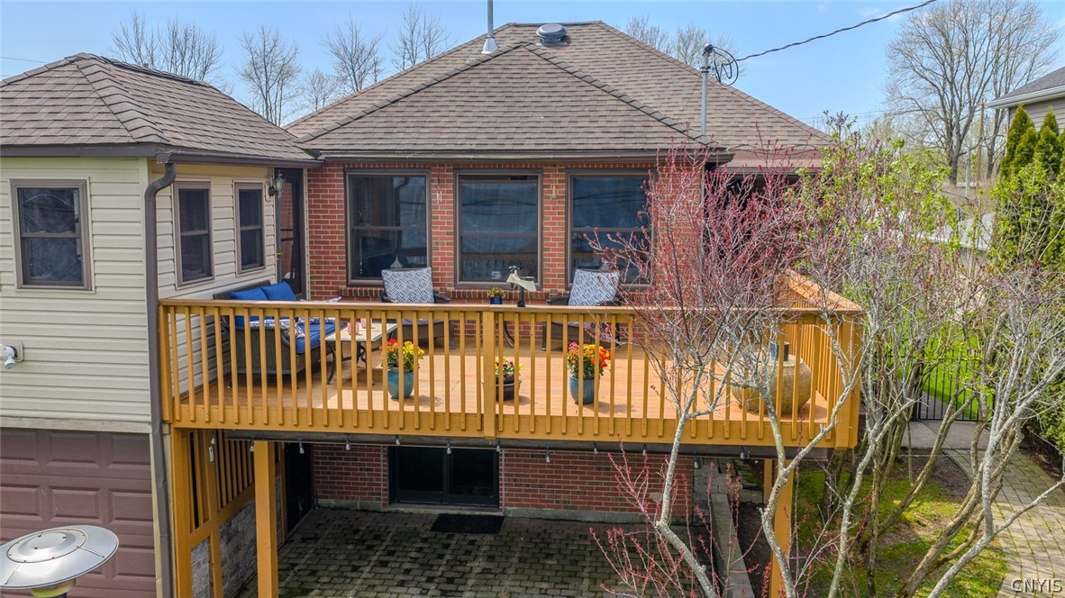 6307 Muskrat Bay Road Cicero, NY 13029 - Photo 4 of 47 The rear deck connects the family room and three s