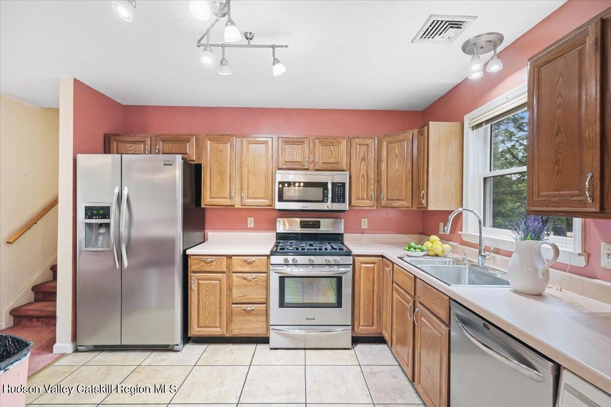 114 Hurley Road Salt Point, NY 12578 - Photo 6 of 23 10-HTV4011