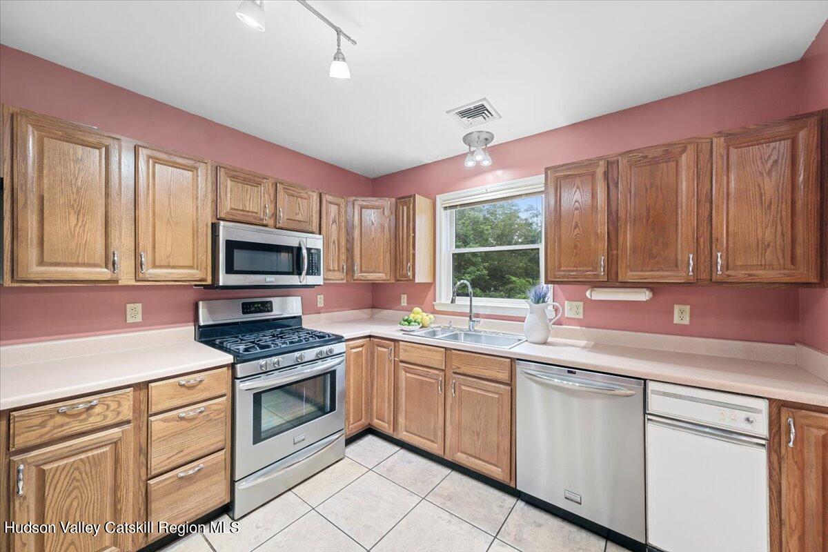 114 Hurley Road Salt Point, NY 12578 - Photo 7 of 23 14-HTV4015