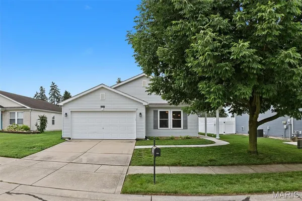 $274,900 | 164 Falling Leaf Way, Mascoutah, IL 62258