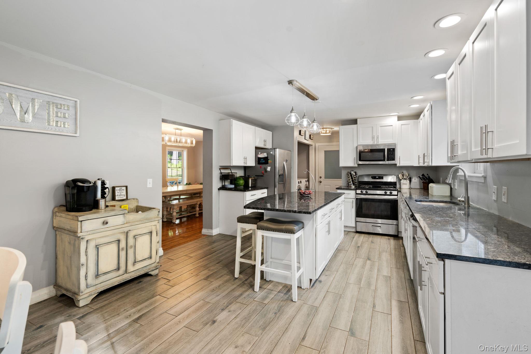 181 Penaluna Road Monroe, NY 10950 - Photo 4 of 33