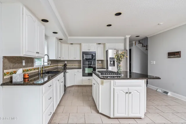 $729,000 | 987-983 Grooms Road, Rexford, NY 12148