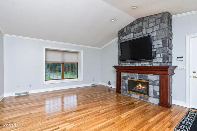 $729,000 | 987-983 Grooms Road, Rexford, NY 12148