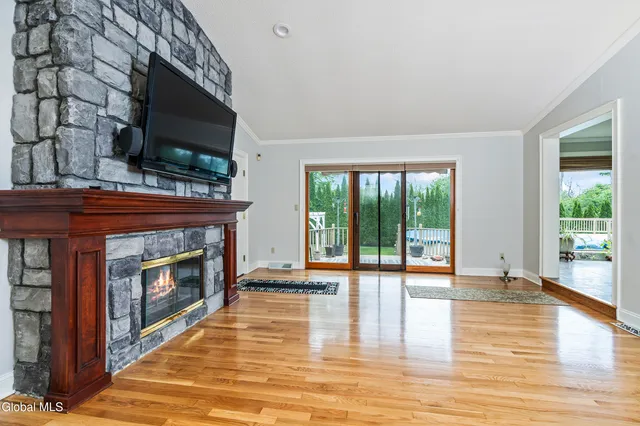 $729,000 | 987-983 Grooms Road, Rexford, NY 12148