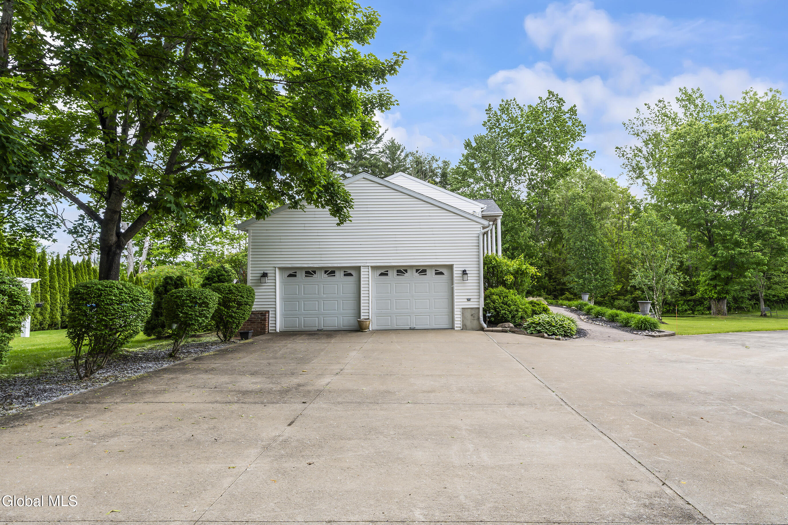 987-983 Grooms Road Rexford, NY 12148 - Photo 5 of 85 005-987-Grooms-Road