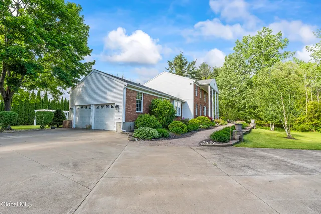 $729,000 | 987-983 Grooms Road, Rexford, NY 12148