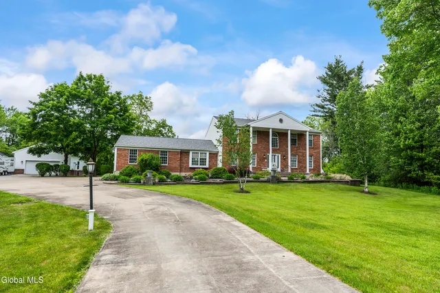 $729,000 | 987-983 Grooms Road, Rexford, NY 12148