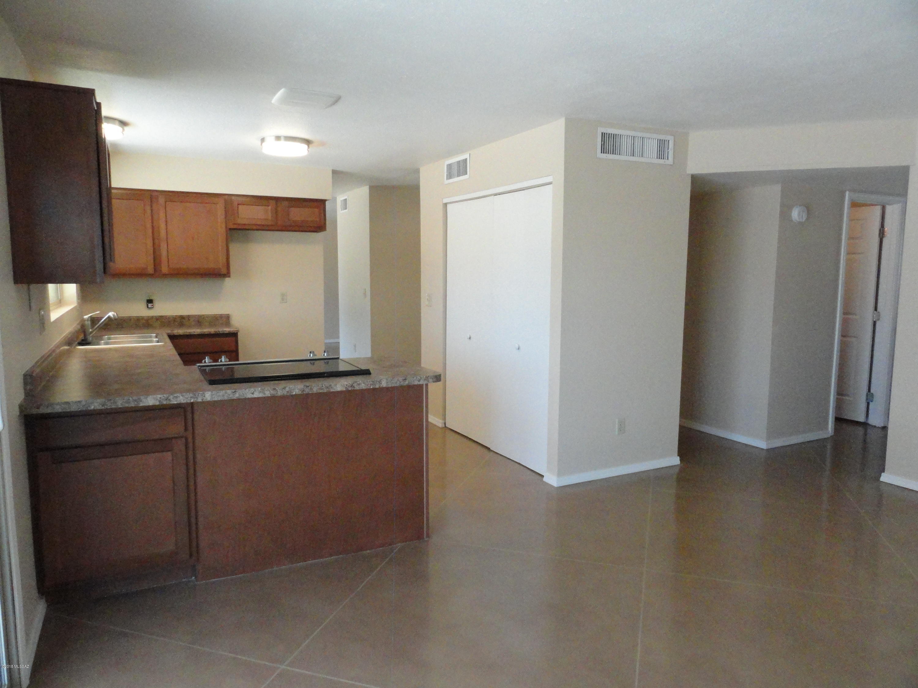 10015 East Susan Rae Place Tucson, AZ 85748 - Photo 9 of 20