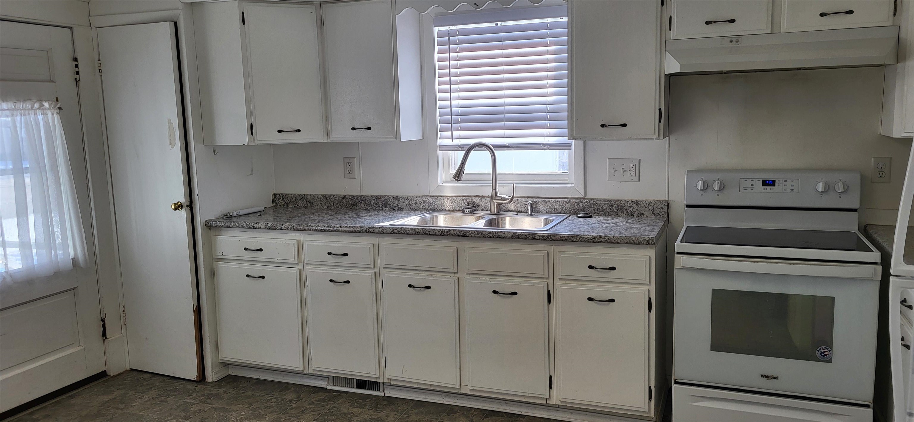 104 Mechanic Street Edgerton, WI 53534 - Photo 3 of 22