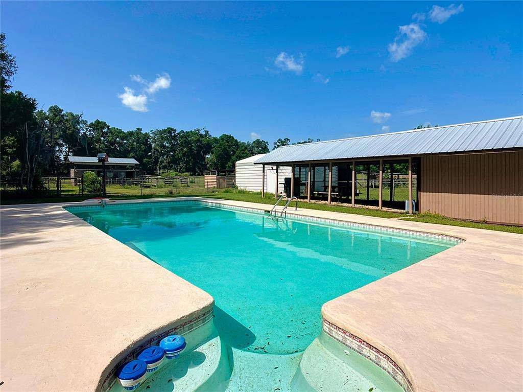 3040 Northeast 97th Street Road Anthony, FL 32617 - Photo 2 of 59