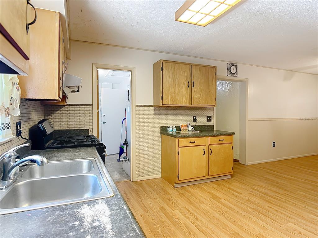 3040 Northeast 97th Street Road Anthony, FL 32617 - Photo 8 of 59