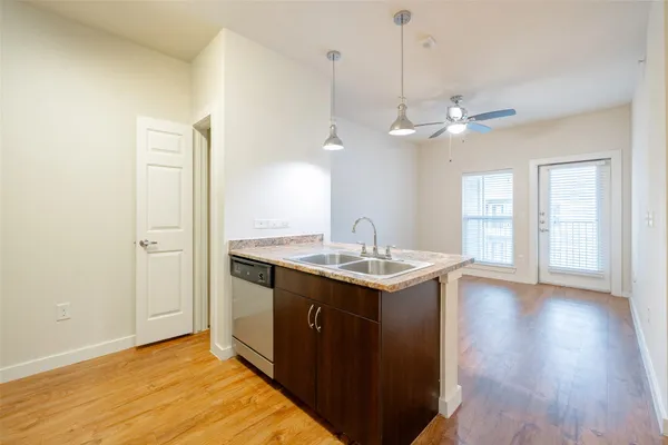 $999 | 6725 Circle S Road, Unit B1247, Austin, TX 78745