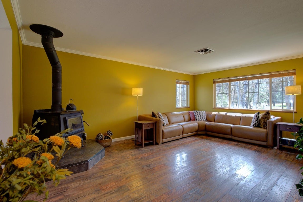 5518 Schulmeyer Gulch Road Yreka, CA 96097 - Photo 3 of 21 Gallery Image 3