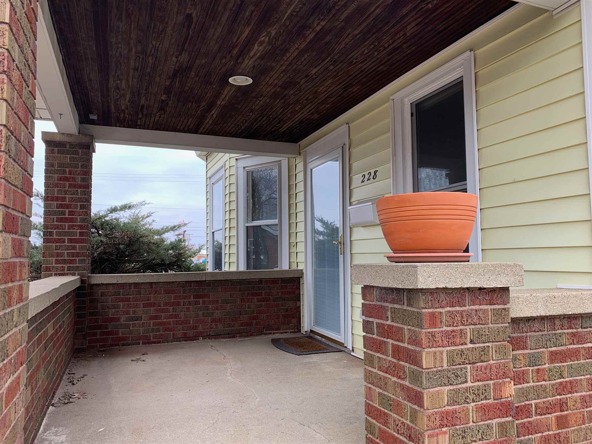 228 North Douglas Avenue Springfield, IL 62702 - Photo 3 of 15 Gallery Image 3