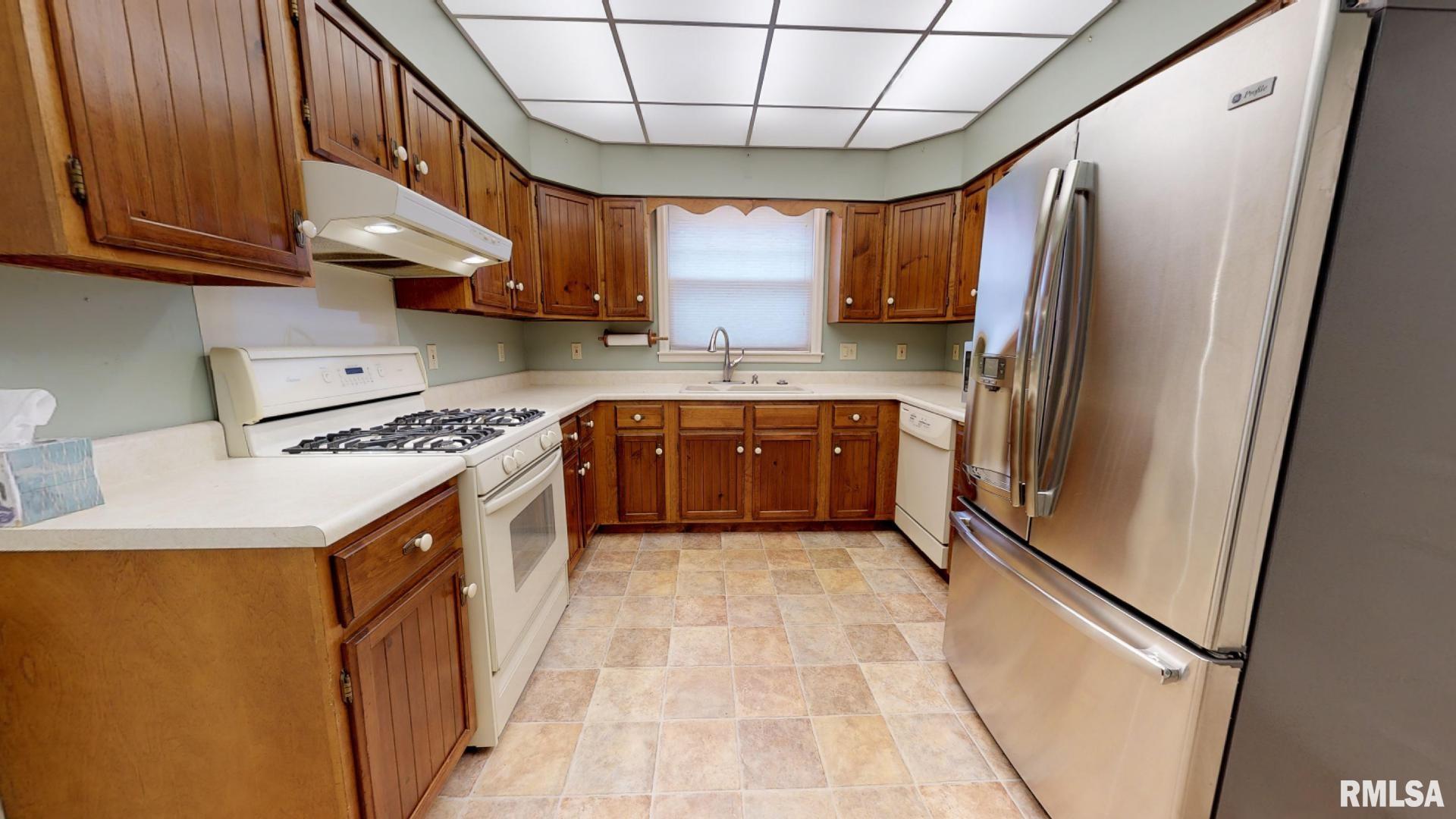 228 North Douglas Avenue Springfield, IL 62702 - Photo 8 of 15 Gallery Image 8