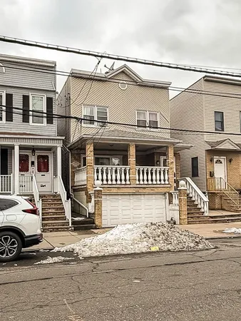 $1,800 | 341 Ave East, Unit 2, Bayonne, NJ 07002