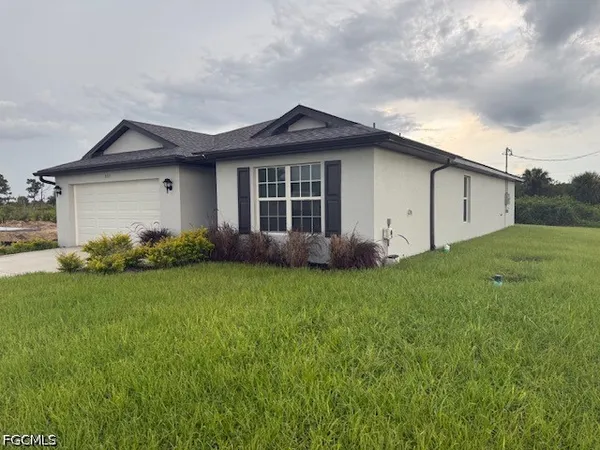 $1,900 | 3113 74th Street West, Lehigh Acres, FL 33971