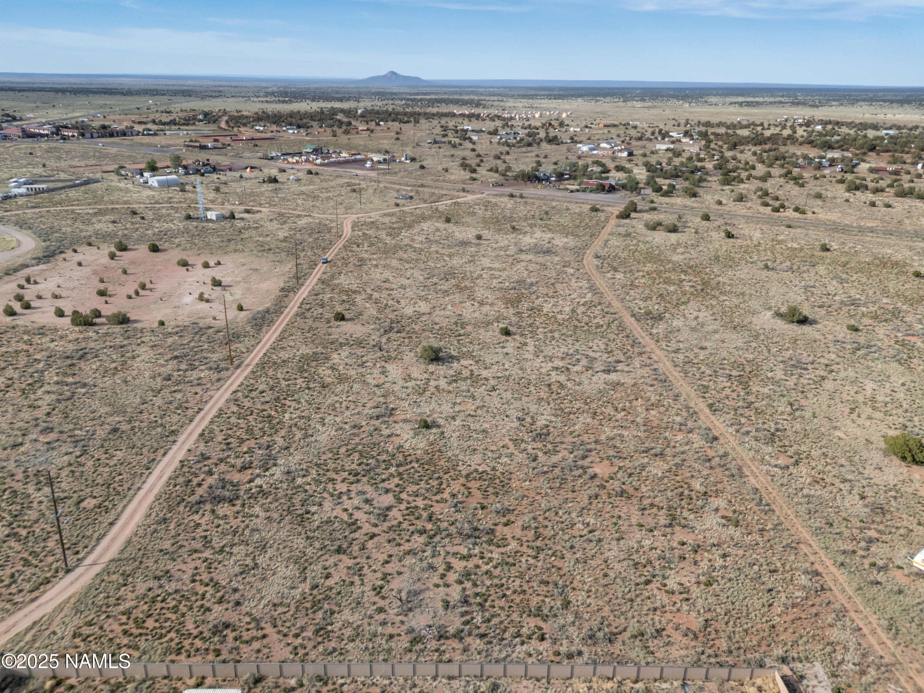 766 San Mateo Road Williams, AZ 86046 - Photo 29 of 52 a view of a dry yard with wooden floor and fence