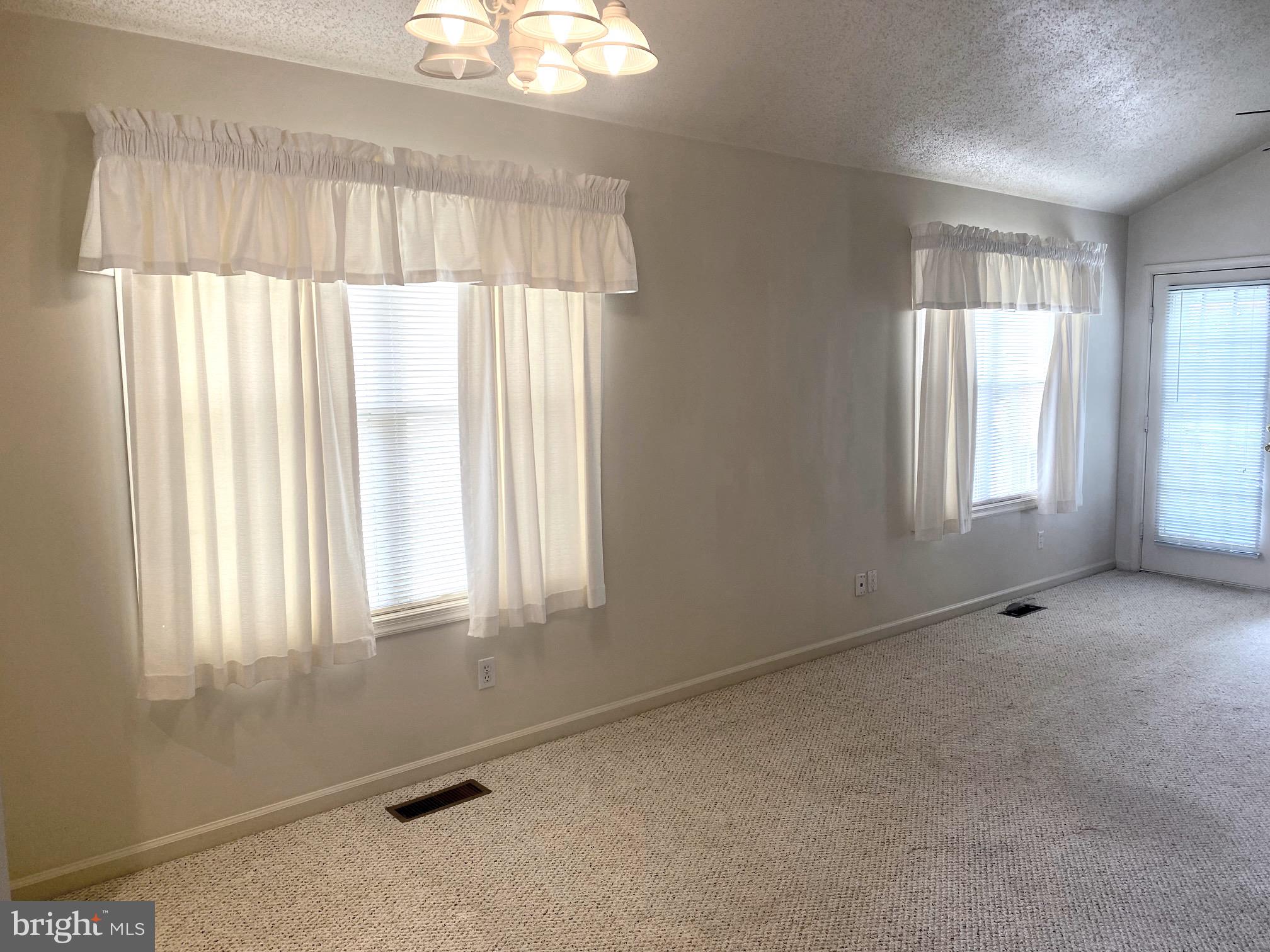 696 Ripplebrook Drive Culpeper, VA 22701 - Photo 6 of 13 Dining area