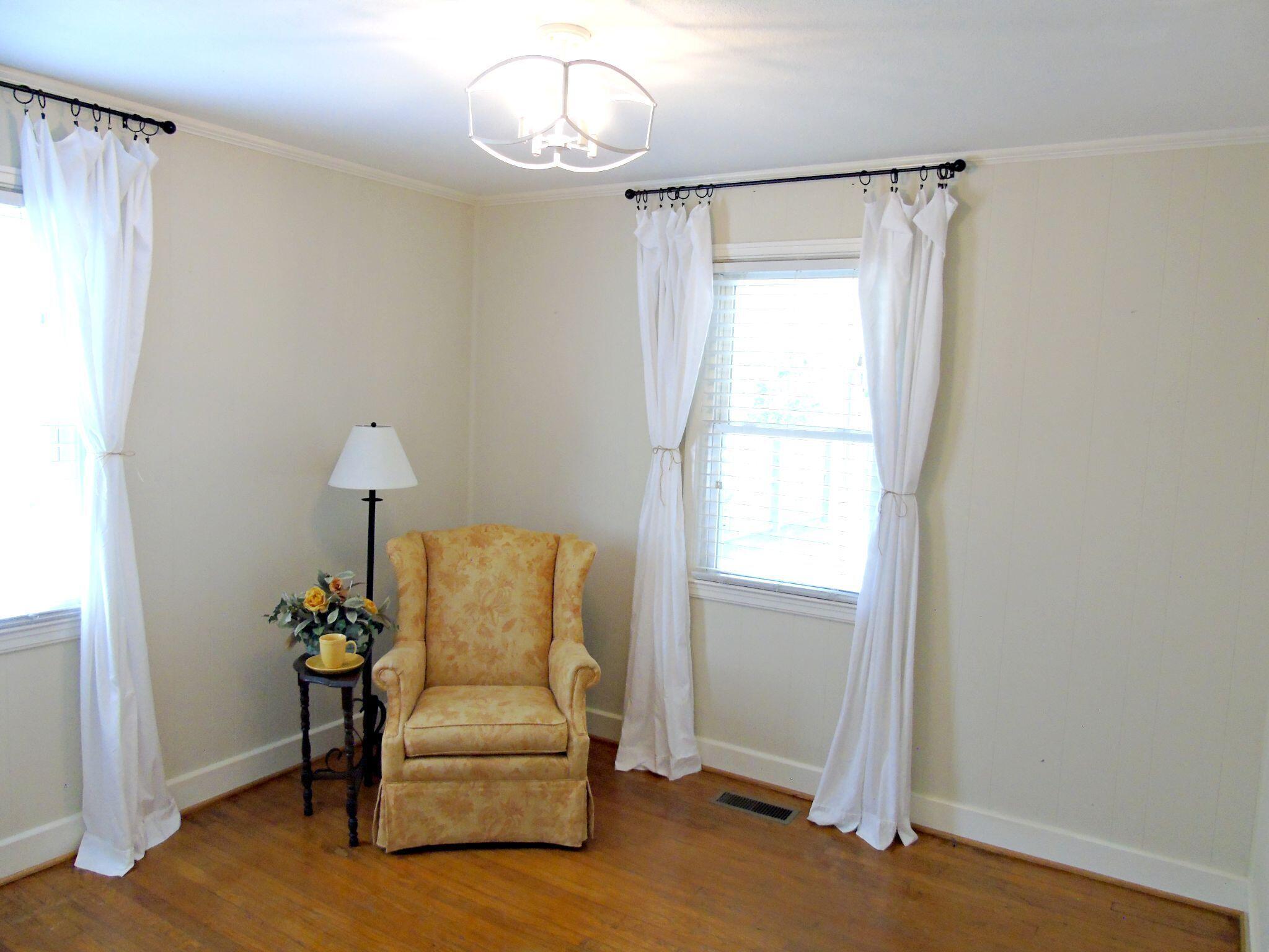 1601 Maxwell Road Chattanooga, TN 37412 - Photo 13 of 29 2nd bedroom. Updated light fixtures