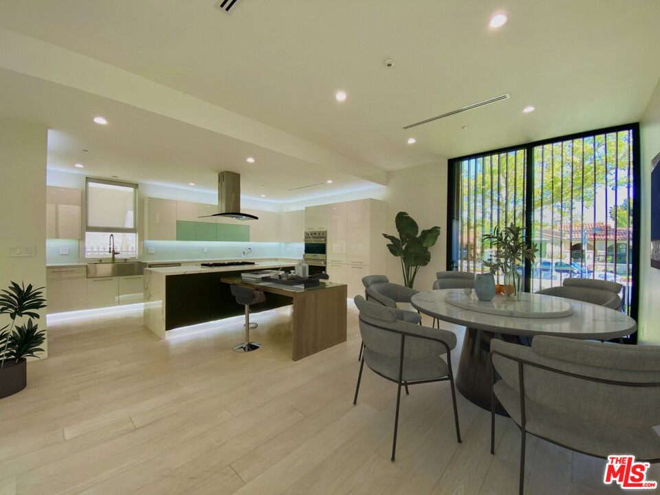 125 North Stanley Drive Beverly Hills, CA 90211 - Photo 2 of 17