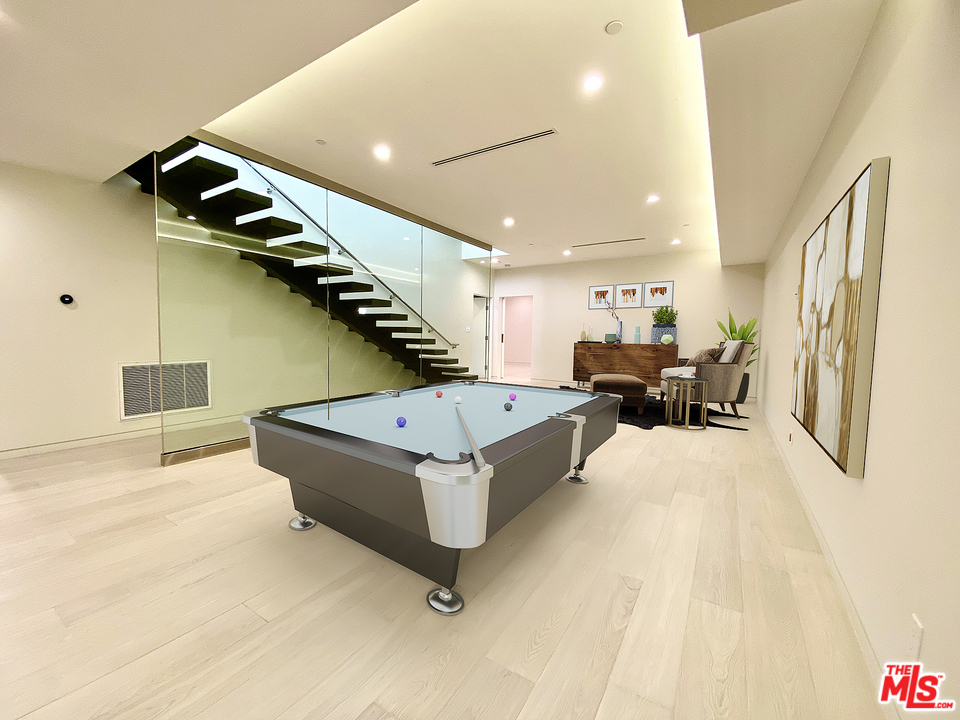 125 North Stanley Drive Beverly Hills, CA 90211 - Photo 12 of 17