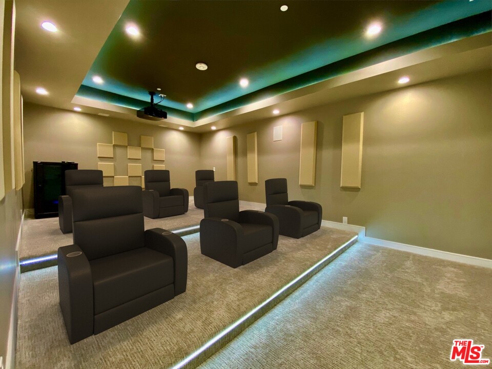 125 North Stanley Drive Beverly Hills, CA 90211 - Photo 15 of 17