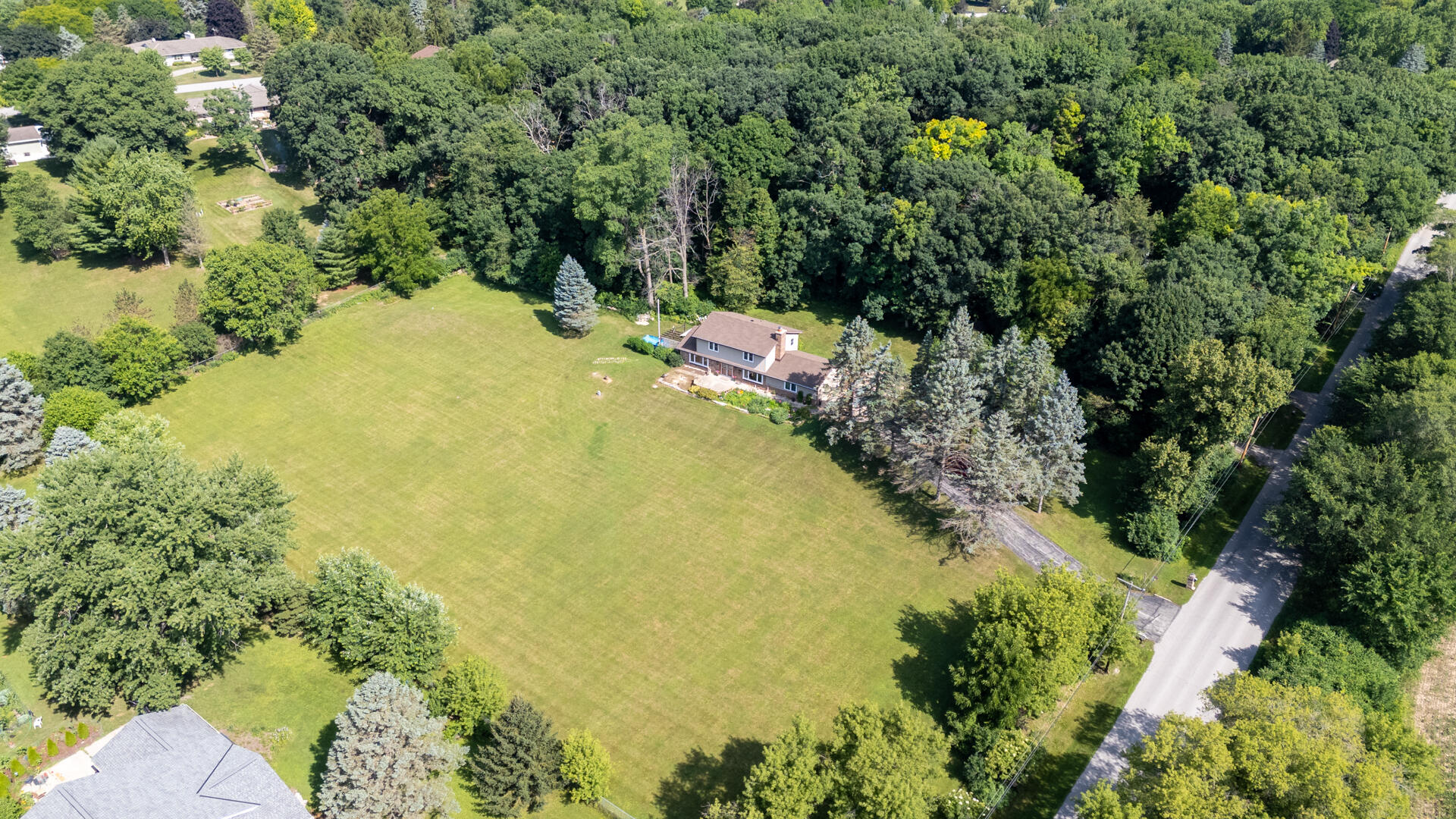 W250S4461 Center Road Waukesha, WI 53189 - Photo 6 of 36 Yard