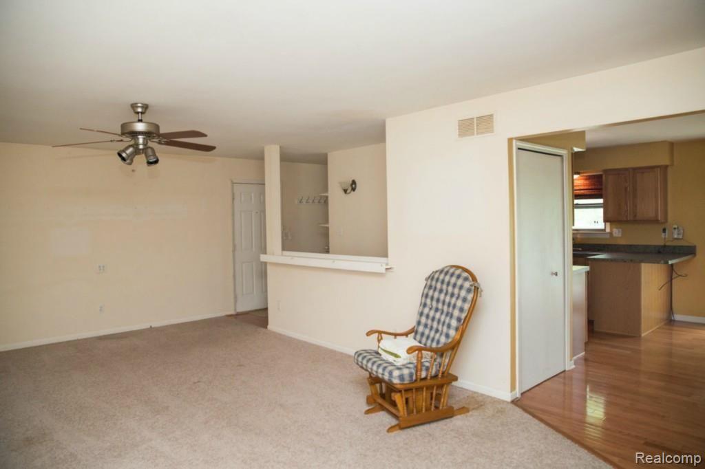 29420 Martindale Road New Hudson, MI 48165 - Photo 8 of 56 SunflowerProductionsLLC (2 of 72).jpg