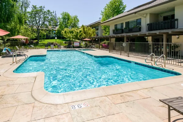 $738,000 | 2140 Santa Cruz Avenue, Unit 203, Menlo Park, CA 94025