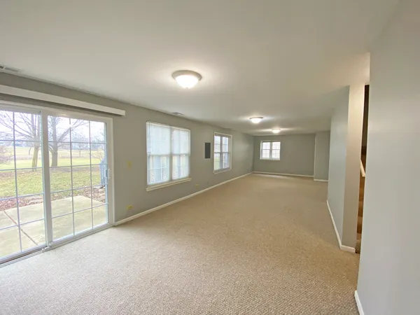 $2,350 | 6146 Golfview Drive, Gurnee, IL 60031
