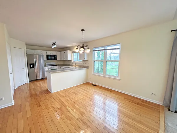 $2,350 | 6146 Golfview Drive, Gurnee, IL 60031